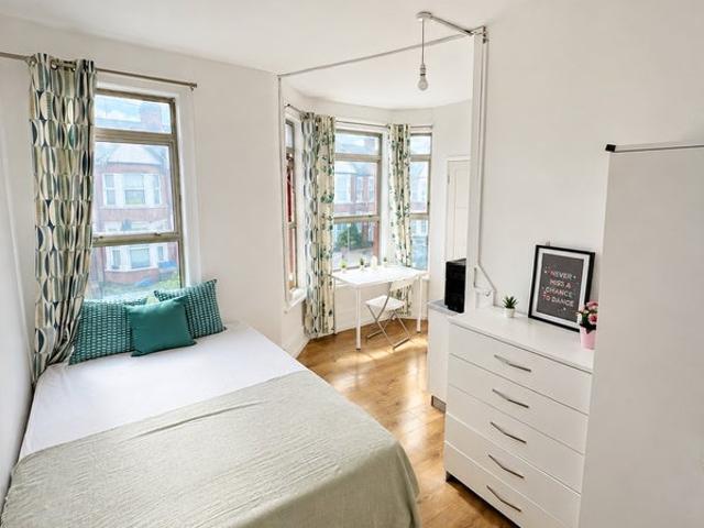 Studio for rent in Harlesden, Greater London