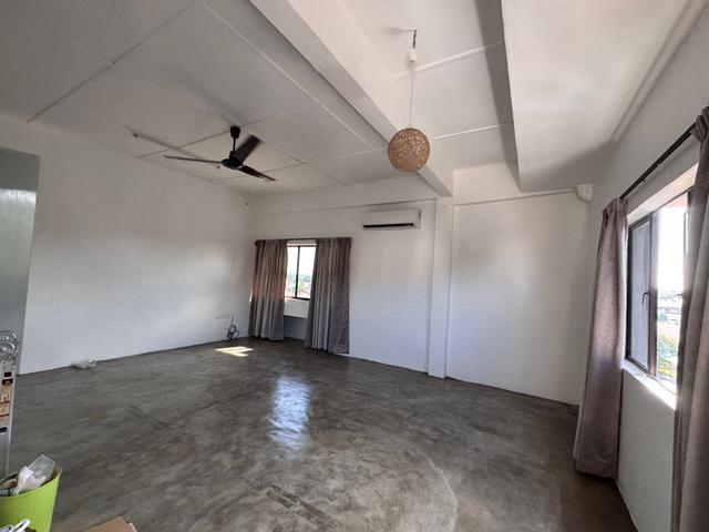 Flat for sale in Malaka