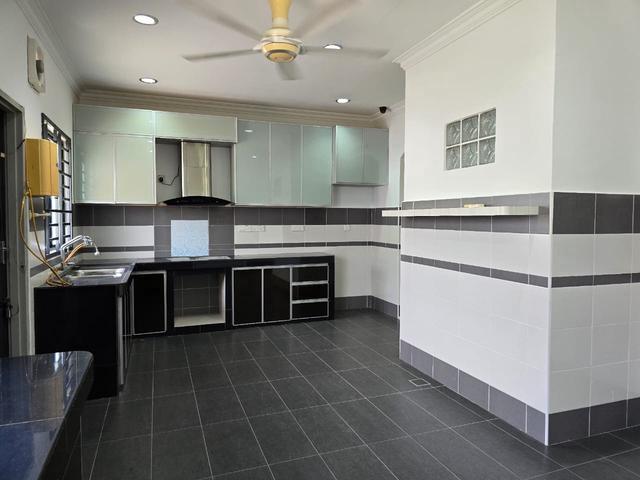 Terraced House for sale in Malaka