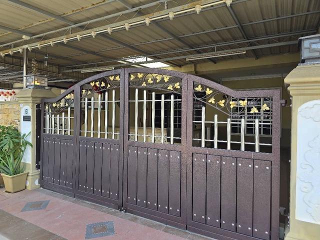Terraced House for sale in Malaka