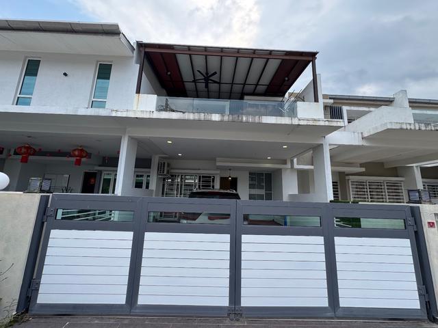 Terraced House for sale in Malaka