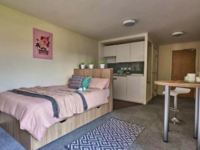 Studio for rent in Stirchley, West Midlands