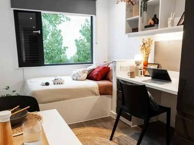 Studio for rent in St. Mildred's, The Bridge