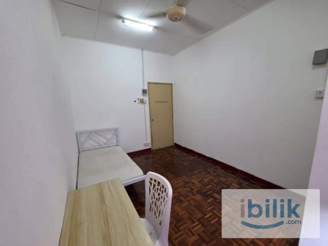 Room for rent in Petaling, Alam Impian