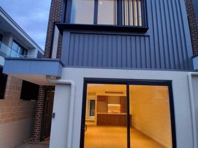 Townhouse for rent in Sydney, New South Wales