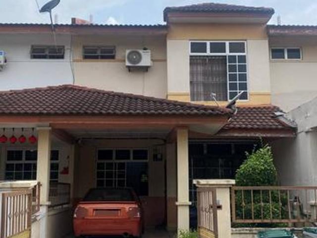 Terraced House for sale in Malaka
