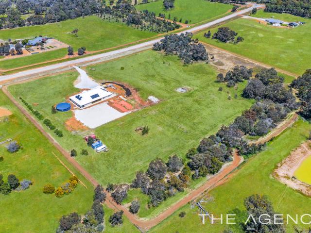 Cottage for sale in Bakers Hill, Western Australia