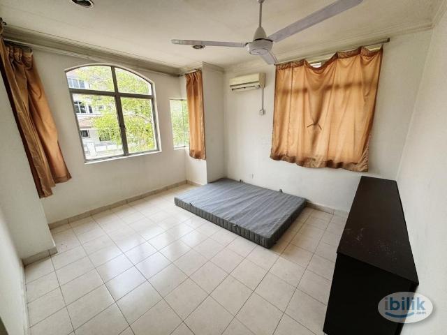 Room for rent in Petaling, Alam Impian