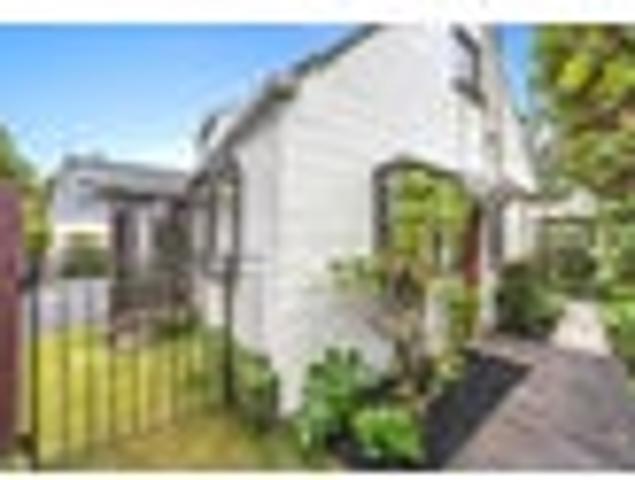 Townhouse for sale in Heathcote, Canterbury