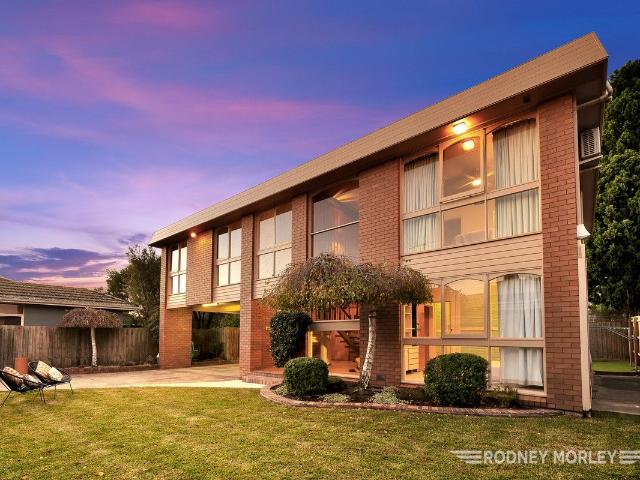 House for sale in Caulfield North