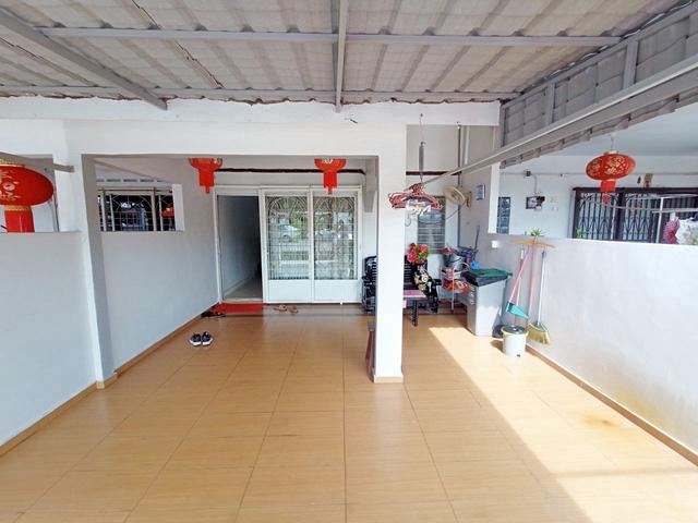 Terraced House for sale in Malaka