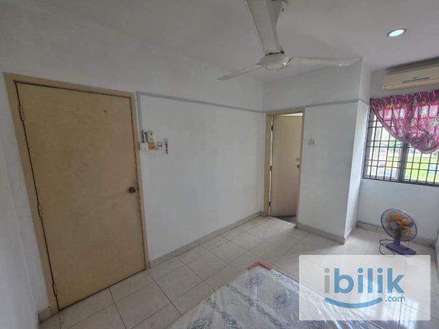 Room for rent in Petaling, Alam Impian