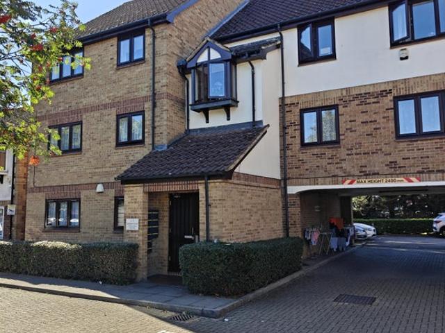 Apartment for rent in Grahame Park, Greater London