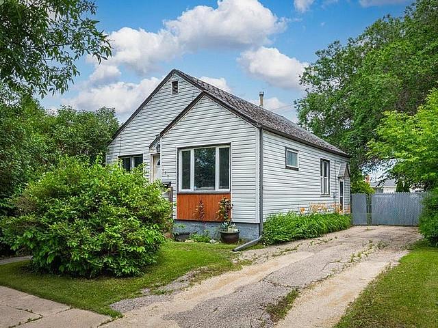 House for sale in East St. Paul, Manitoba