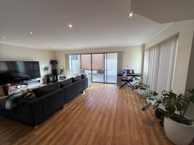 Townhouse for rent in Midland, Western Australia