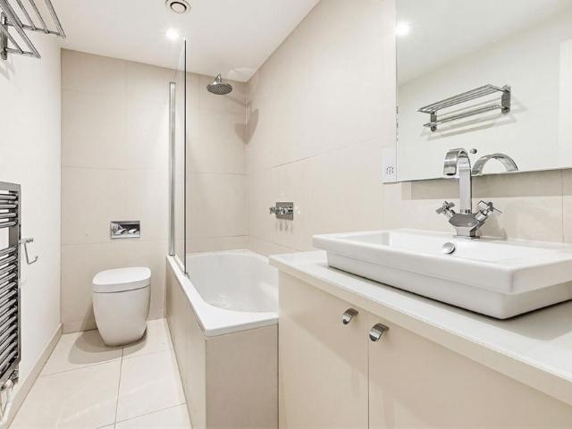 House for rent in Brompton, Greater London
