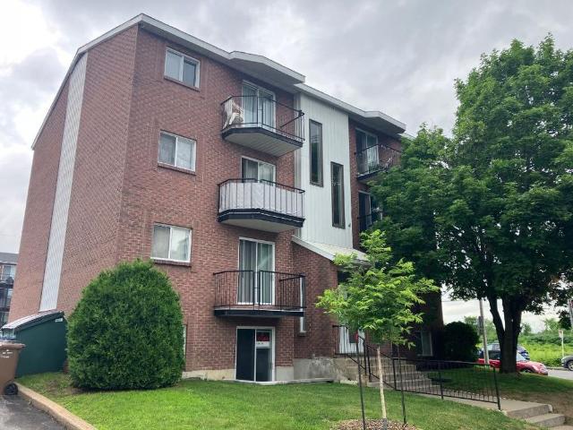 Apartment for rent in Laval-des-rapides, Quebec