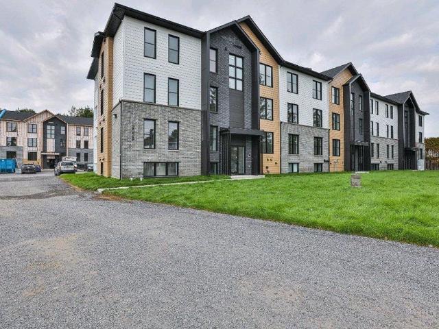 Apartment for rent in Saint-charles-borromée, Quebec