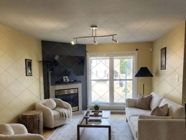 Apartment for rent in Sainte-rose, Quebec