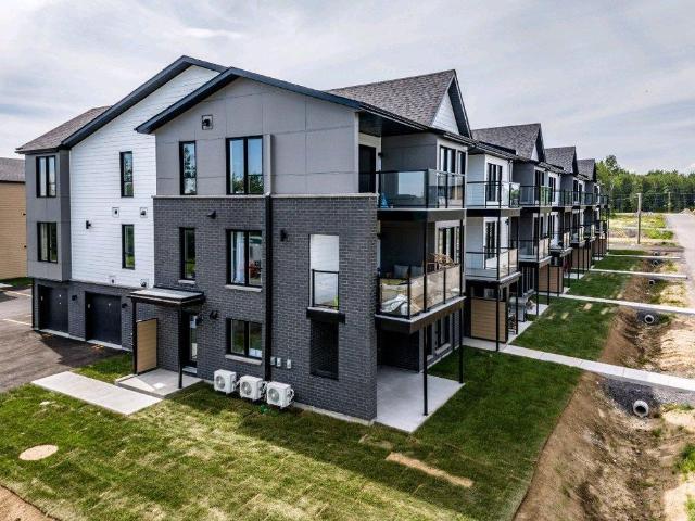 Apartment for rent in Saint-charles-borromée, Quebec