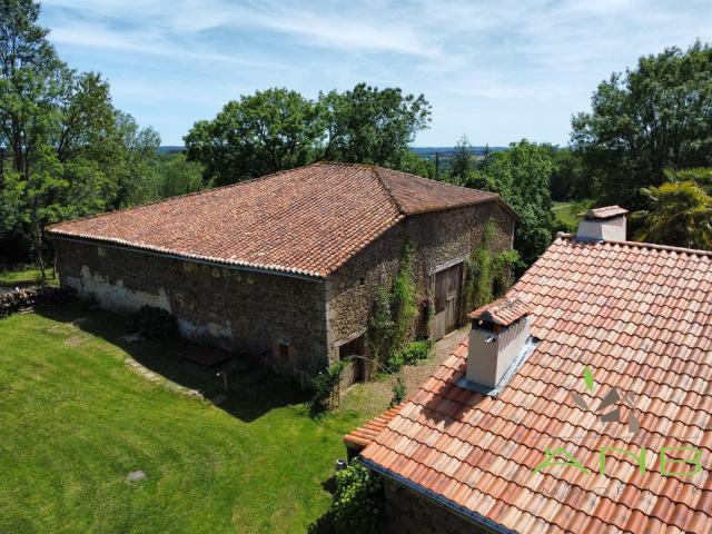 Maison vente à Confolens, Mazerolles