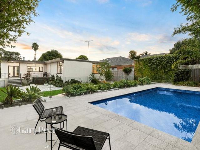 House for sale in Caulfield North