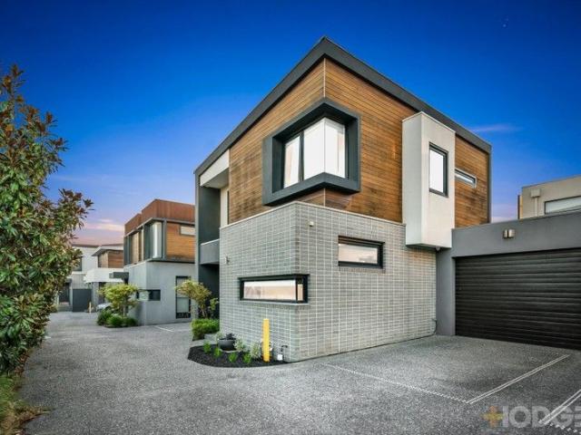 Townhouse for sale in Camerons Creek, Victoria