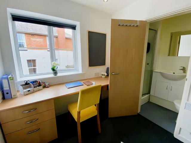Room for rent in Elmfield, Leicestershire
