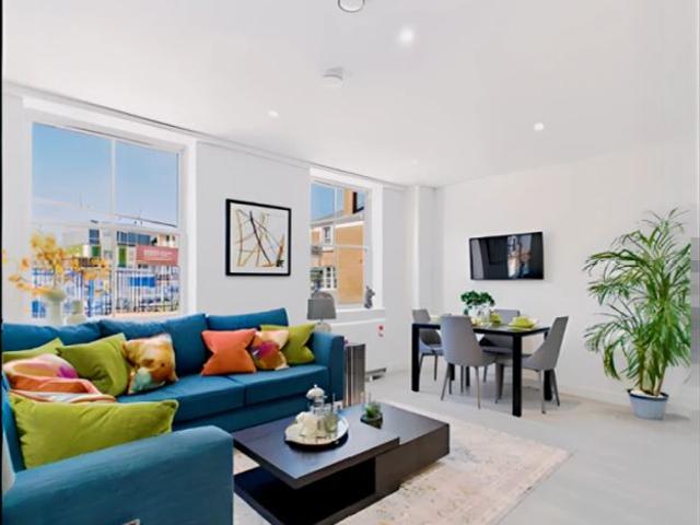 Apartment for rent in Row Town, Surrey