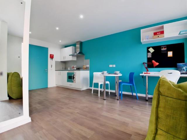 Studio for rent in Hillside, Leith