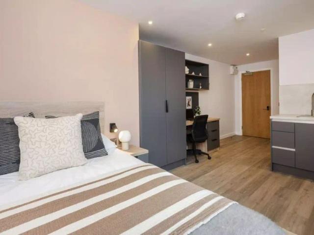 Studio for rent in West Yorkshire