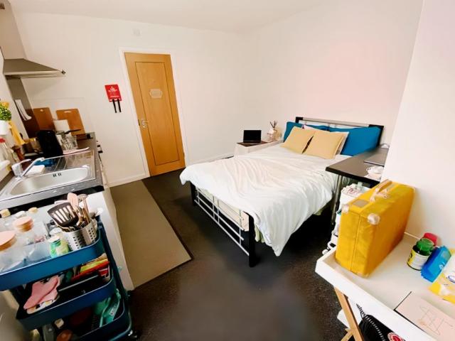 Studio for rent in Elmfield, Leicestershire