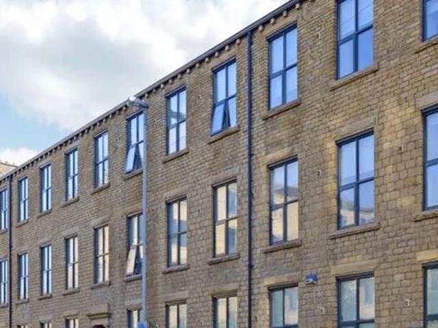 Studio for rent in Huddersfield, West Yorkshire
