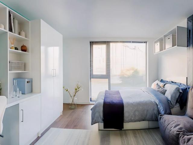 Studio for rent in Hillside, Leith