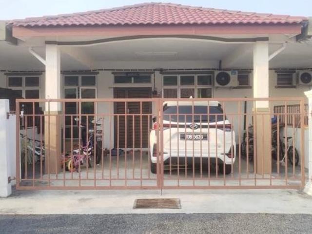 Terraced House for sale in Malaka