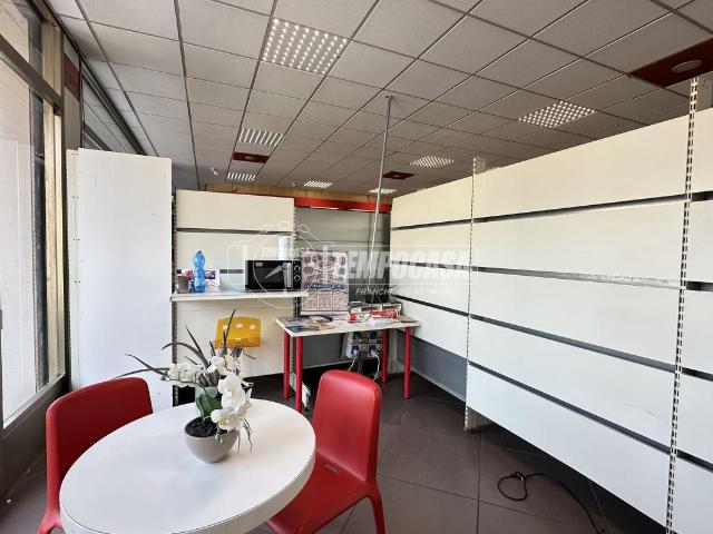 Locale Commerciale in vendita a Comunità montana del Sebino bresciano, Sulzano