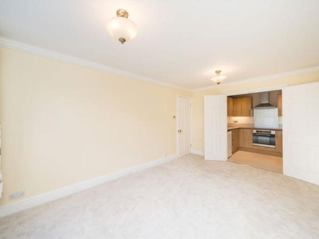 Apartment for rent in Berrylands, Greater London