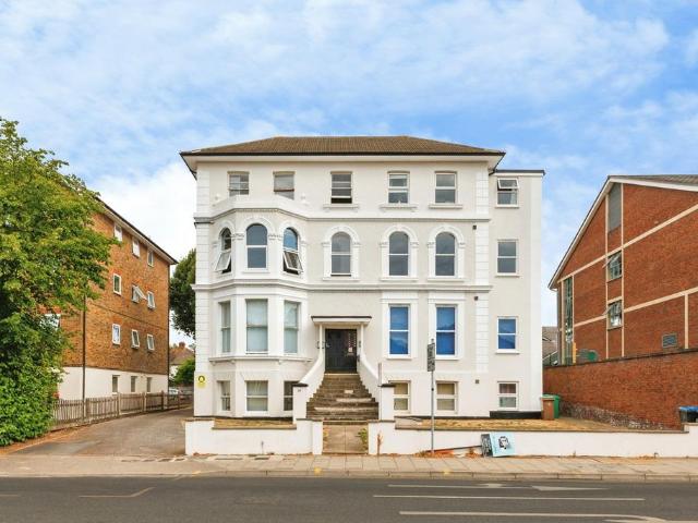 Apartment for rent in Surbiton, Greater London