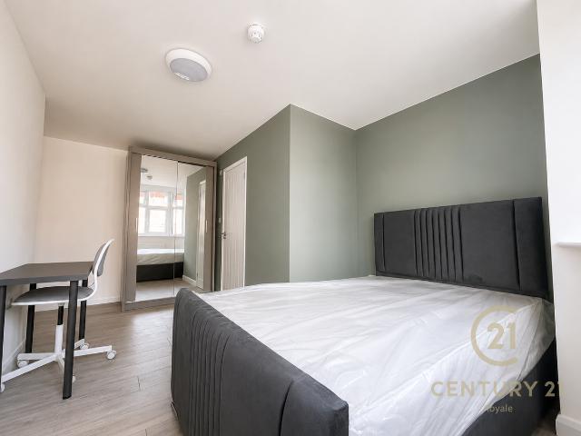 Room for rent in Surbiton, Greater London