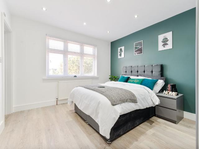 Room for rent in Surbiton, Greater London