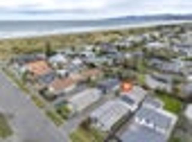 Apartment for sale in Chaslands, Canterbury