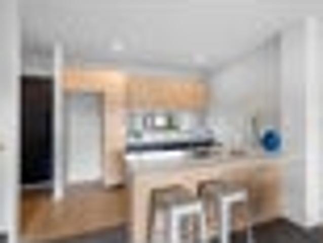 Townhouse for sale in Chaslands, Canterbury