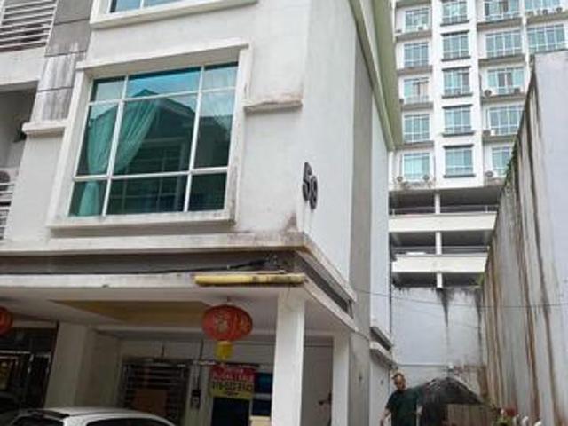 Townhouse for sale in Mukim 13, Georgetown
