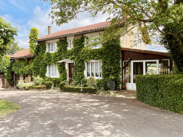 Maison vente à Confolens, Tessonnière