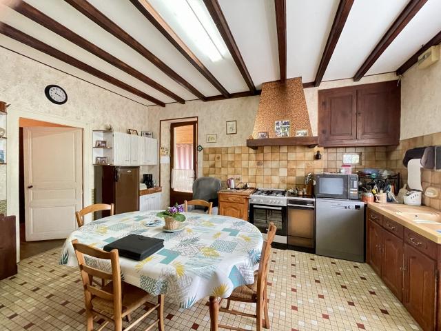 Maison vente à Confolens, Tessonnière