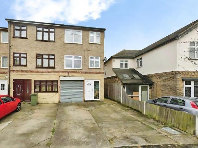 House for rent in London Borough of Havering, Greater London