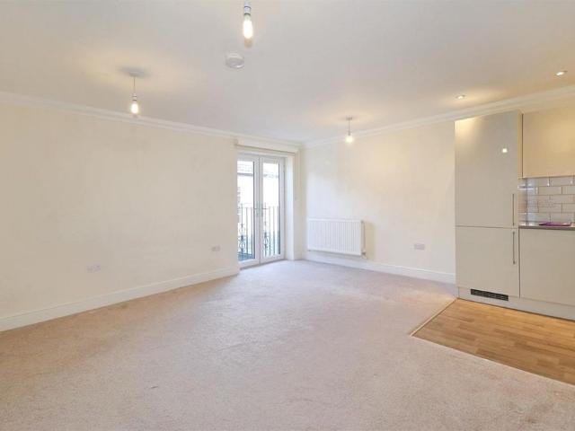 Apartment for rent in West End, Elmbridge