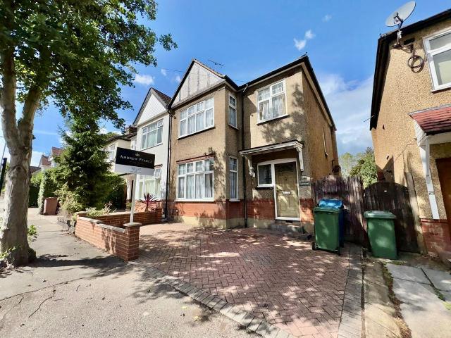 House for rent in Lane, Greater London