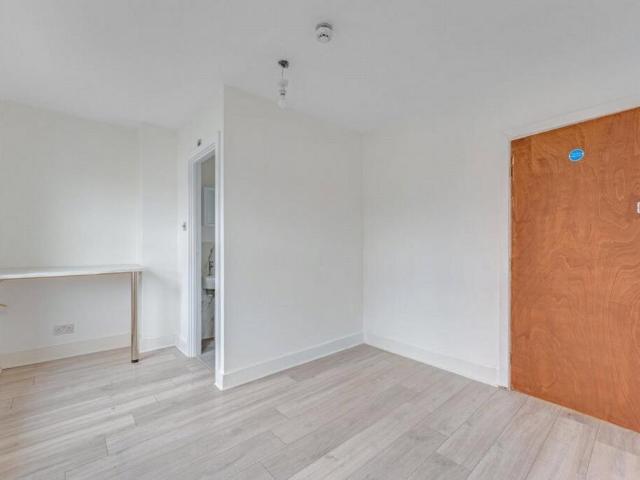 Apartment for rent in London Borough of Sutton, Greater London