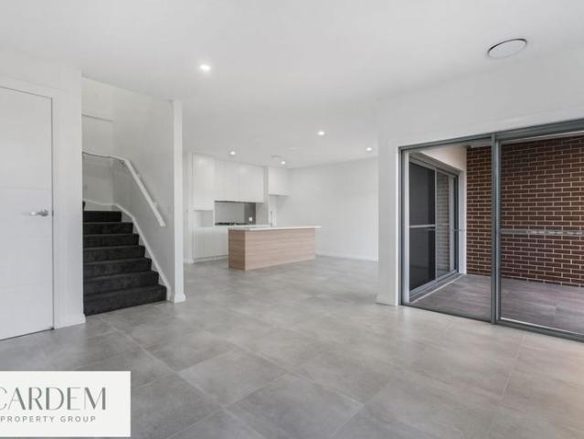 Townhouse for rent in Middleton Grange, Sydney
